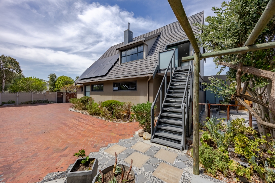 6 Bedroom Property for Sale in Flamingo Vlei Western Cape